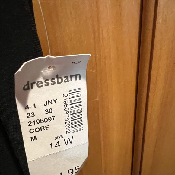 Dressbarm. Cute little black dress that is the problem to little for me 🤣 - Picture 3 of 3